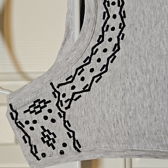 EUC Banana Republic Heather Gray Lightweight Tank with Embroidered Neck Detail - Picture 2 of 5